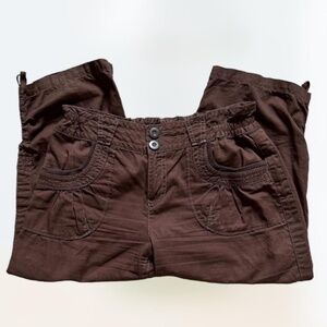 Super cute Frenchcuff brown small capri pants S